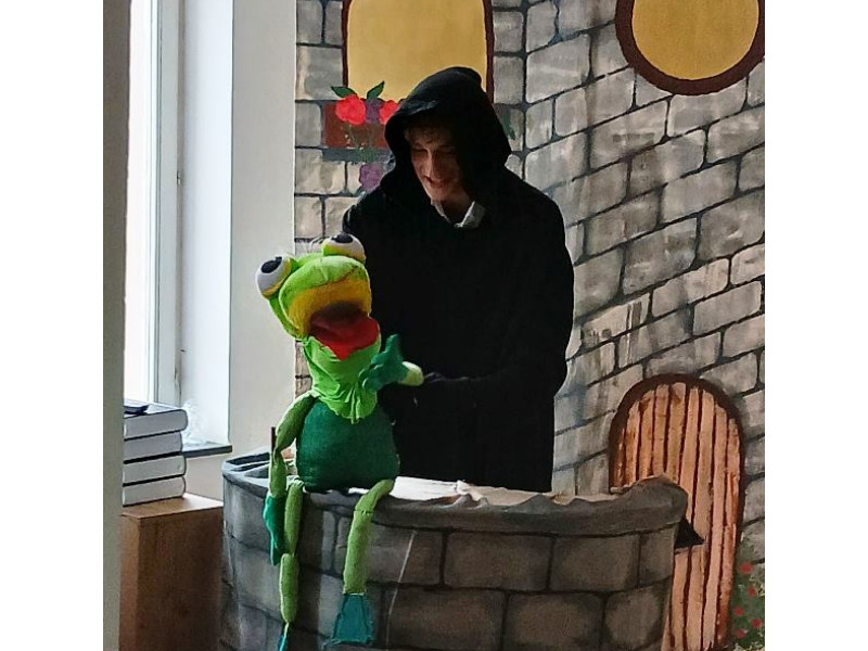 djecija predstava glumac sa žabcem